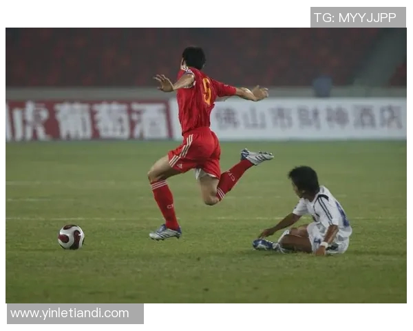 接球就笑的足球球星是谁为何总能保持愉快心态成为球迷心中的快乐源泉